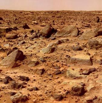Sol jonché de rochers volcaniques vu par Mars Pathfinder